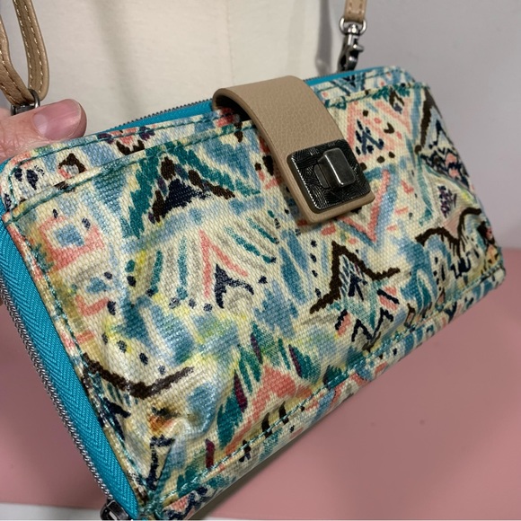 Sakroots Artist Circle Large Smartphone Crossbody and Wristlet - Picture 3 of 11